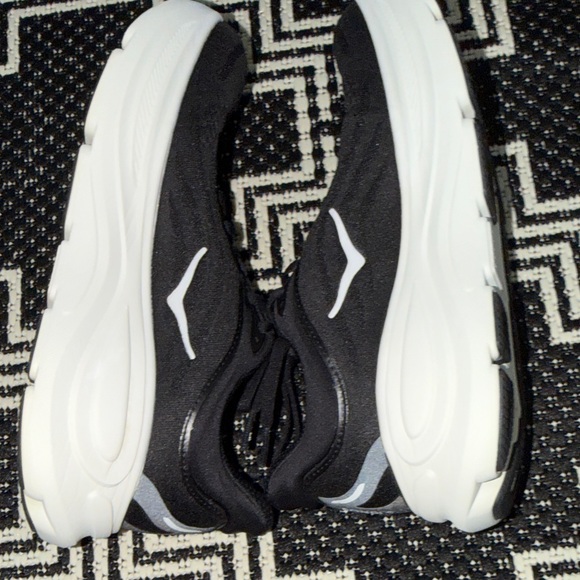 HOKA Black and White Running Shoes Bondi 9, Women’s 8.5B EUC - Picture 9 of 11